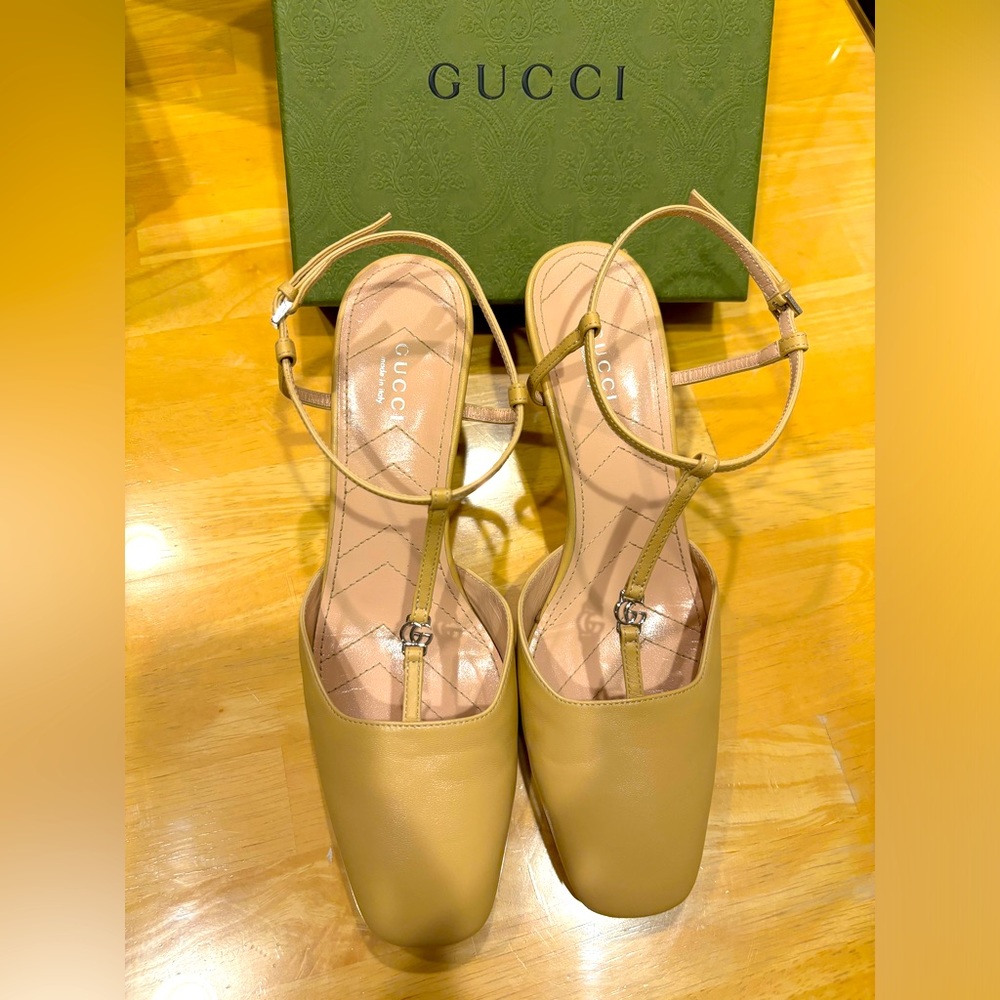 Precious & elegant  Gucci beige shoes! Size 38. Like new as you can see!!!